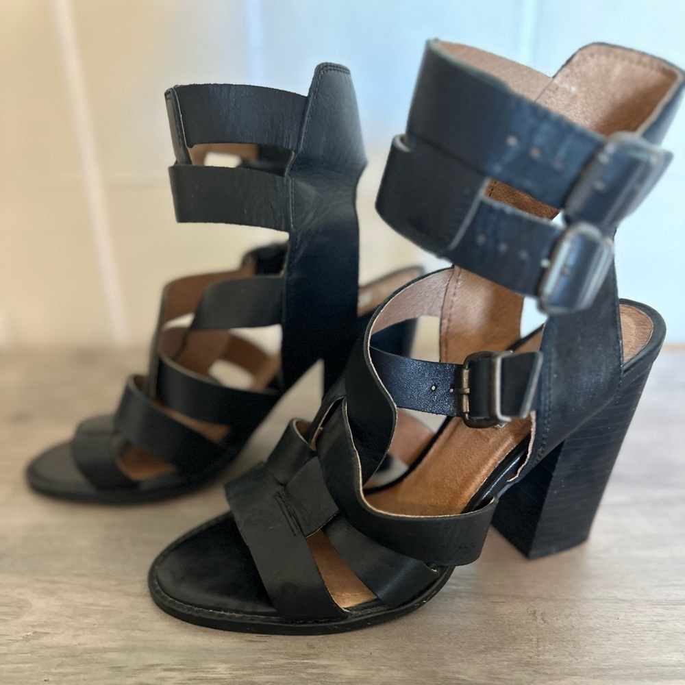 Freebird/Steve Madden Habbbit Size 7
